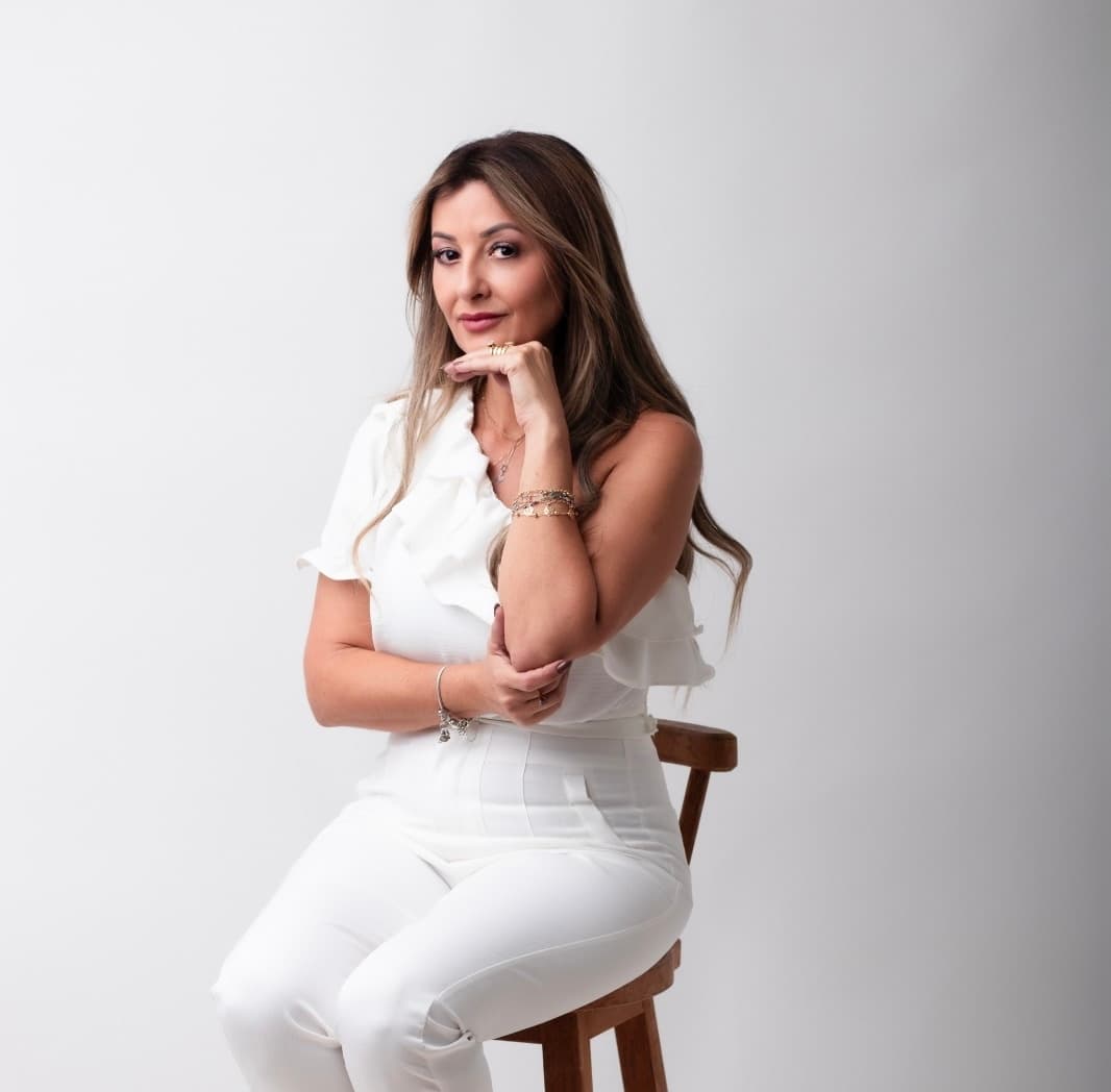 Sílvia Crespo — Enfermeira Esteta e Ozonioterapeuta com mais de 20 anos de experiência em Araçatuba